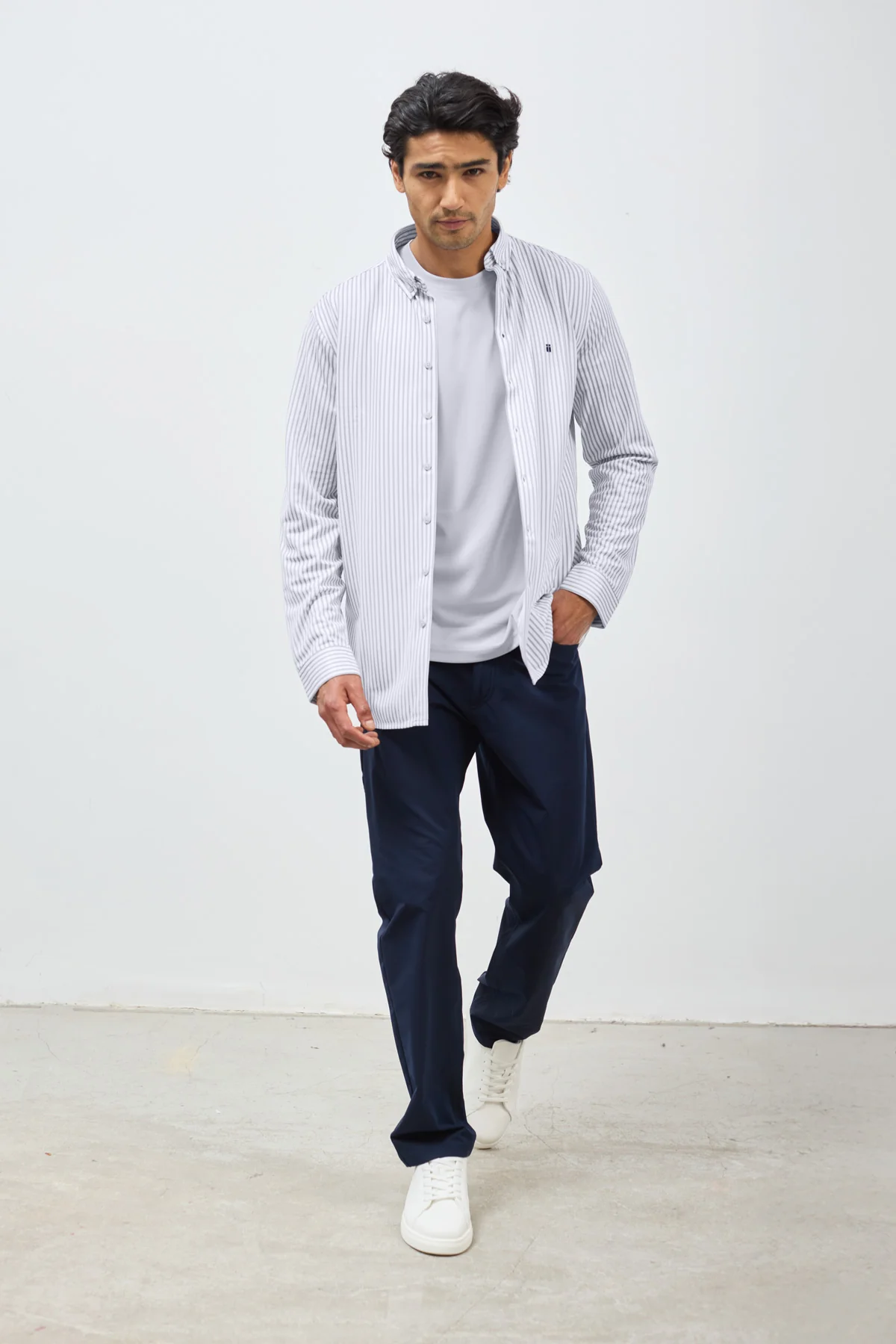 Camisa casual hombre estampado con rayas gris regular - Image 4
