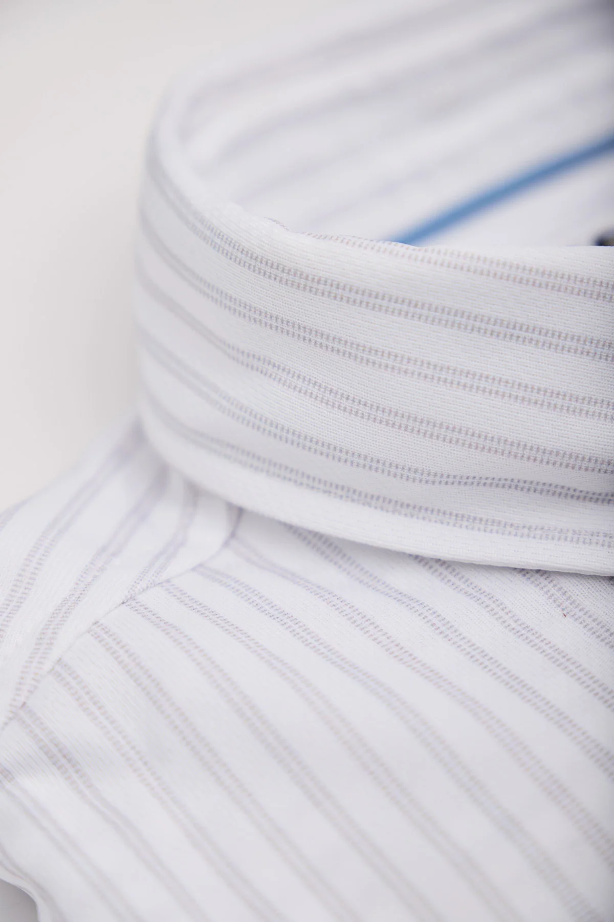 Camisa casual hombre estampado con rayas gris regular - Image 6