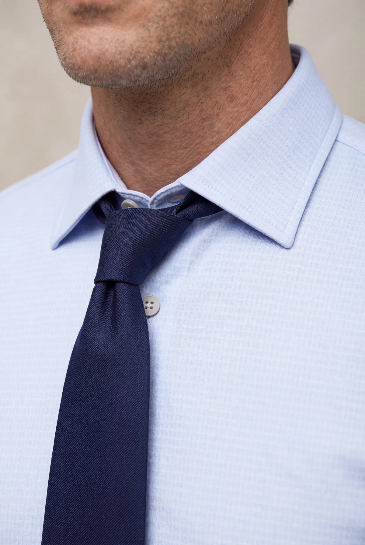 Camisa de vestir hombre estampado mosaico celeste regular - Image 5