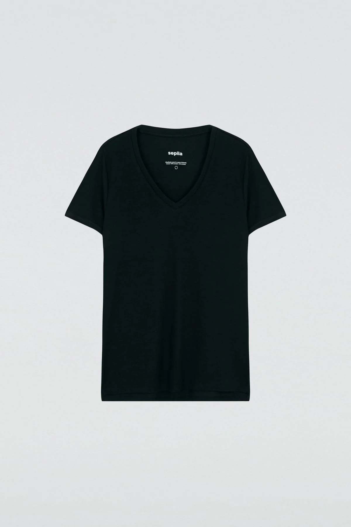 Camiseta cuello pico negra mujer - Image 4
