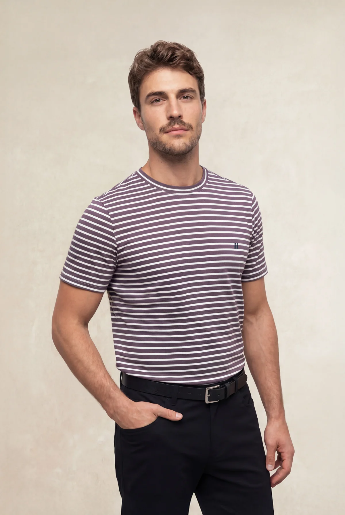 Camiseta hombre cuello redondo estampado rayas moradas Soft - Image 4