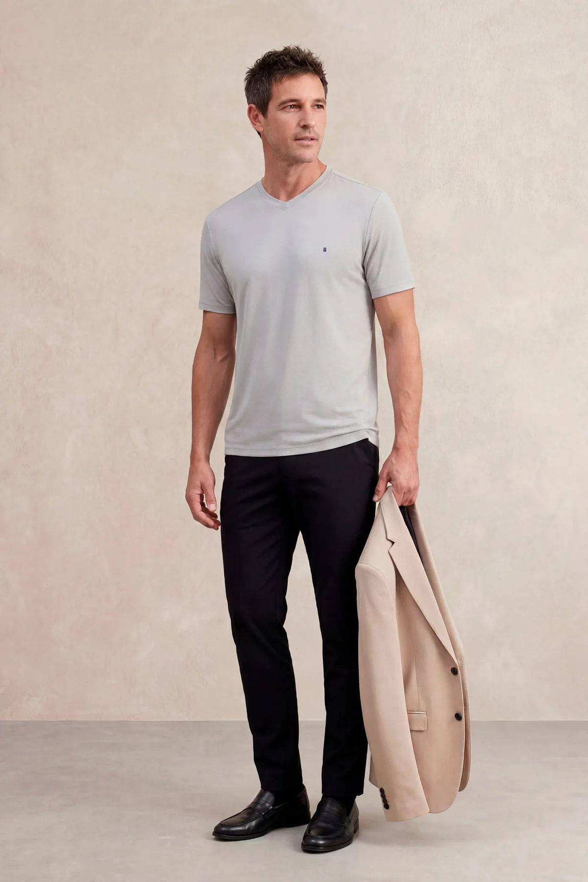 Camiseta hombre cuello v gris Soft - Image 3