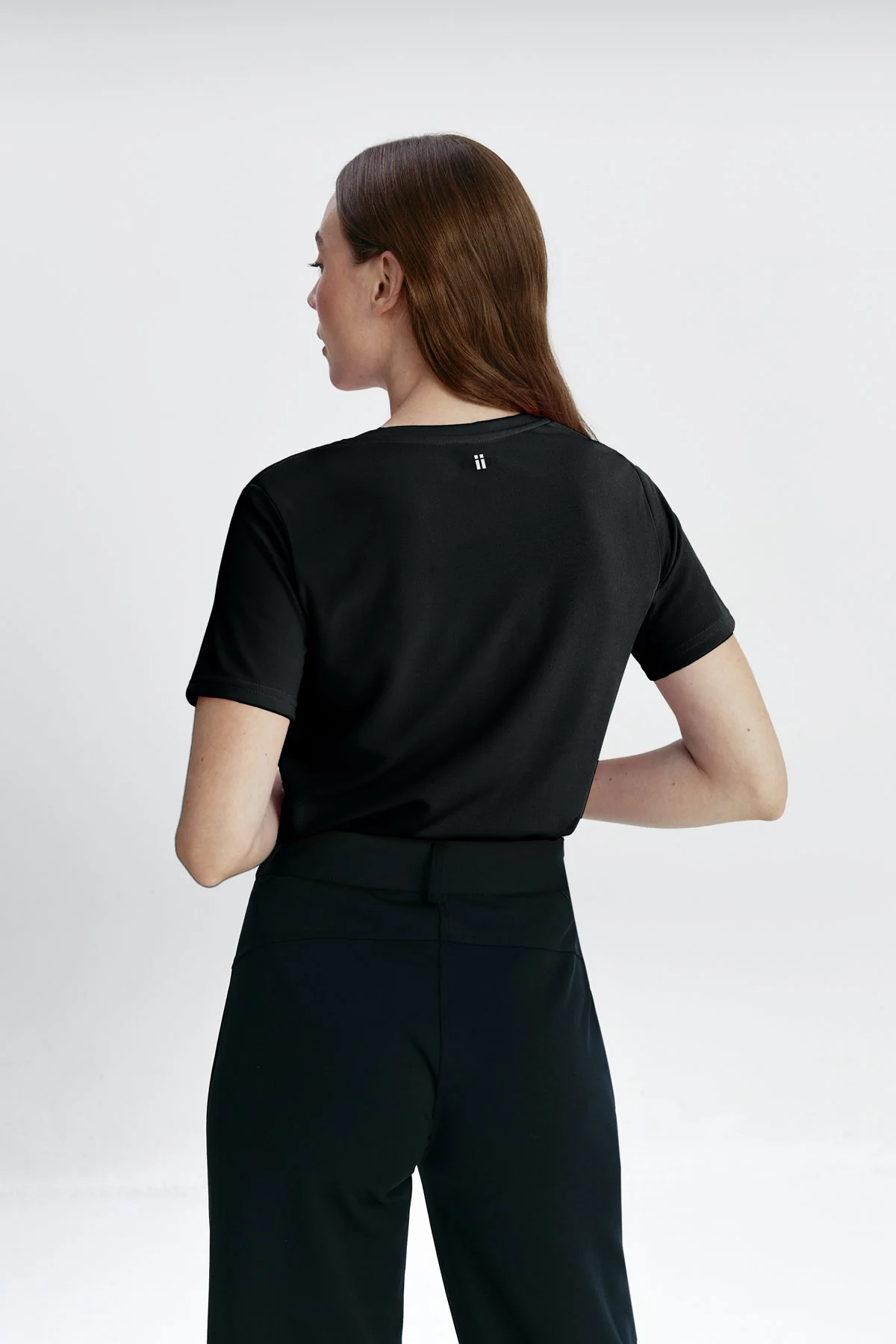 Camiseta negra básica mujer - Image 3